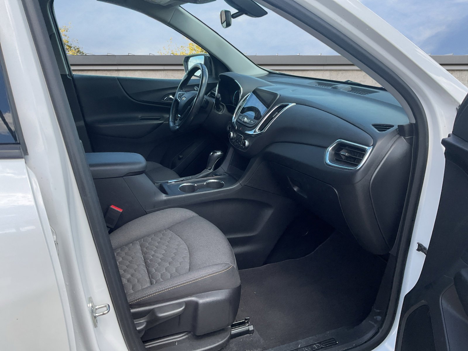 2019 Chevrolet Equinox LT photo 4