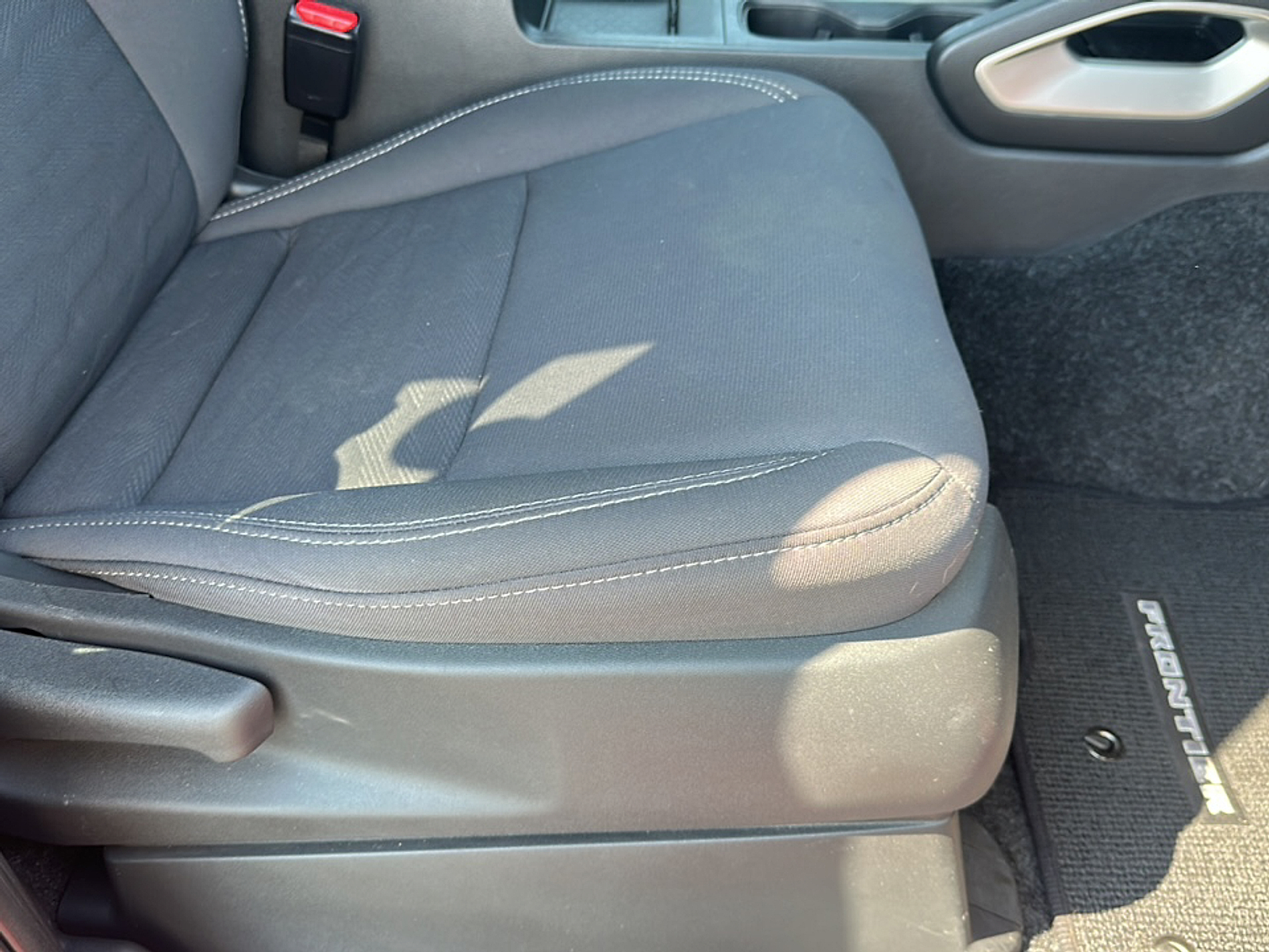 2022 Nissan Frontier SV Crew Cab photo 6