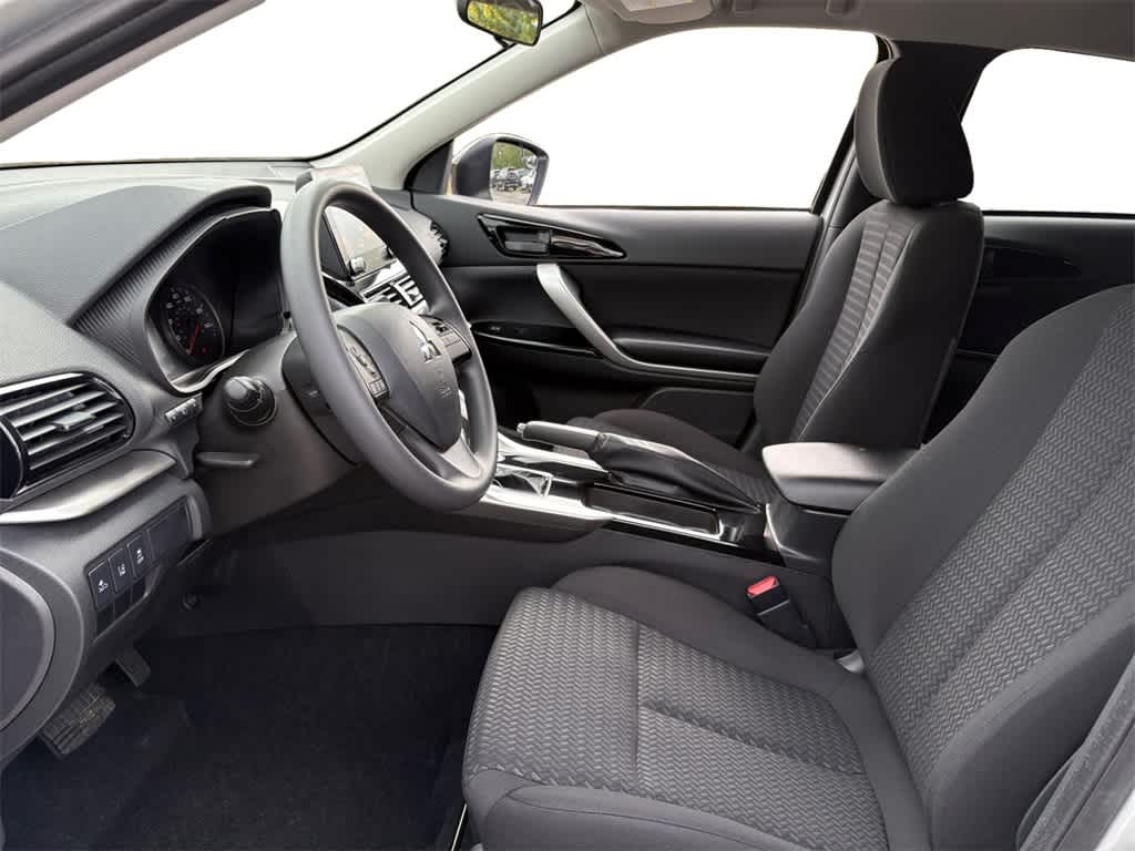 2025 Mitsubishi Eclipse Cross LE photo 3
