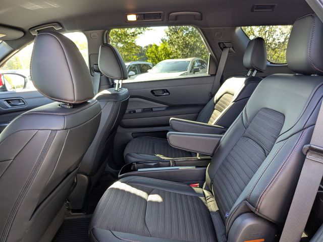 2025 Nissan Pathfinder Rock Creek photo 10