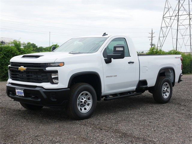 2025 Chevrolet Silverado 3500HD photo 2
