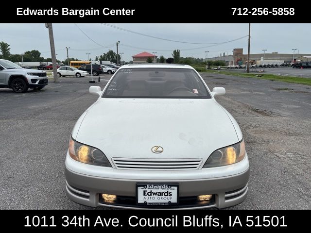 1996 Lexus ES 300 photo 3