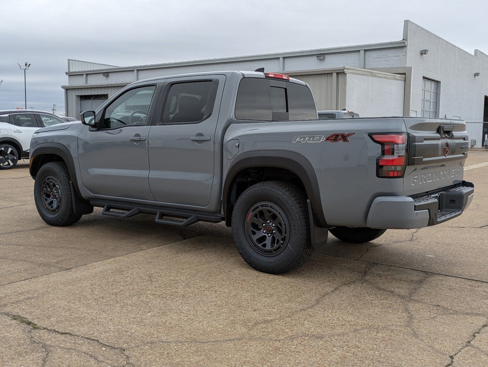 2025 Nissan Frontier PRO-4X photo 3