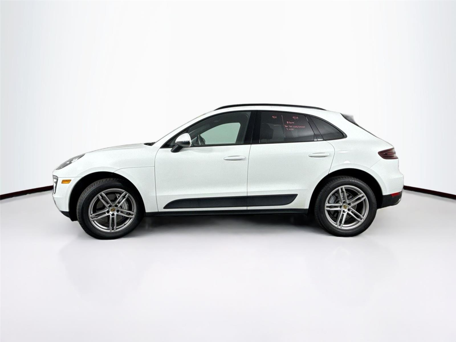 2015 Porsche Macan S photo 9