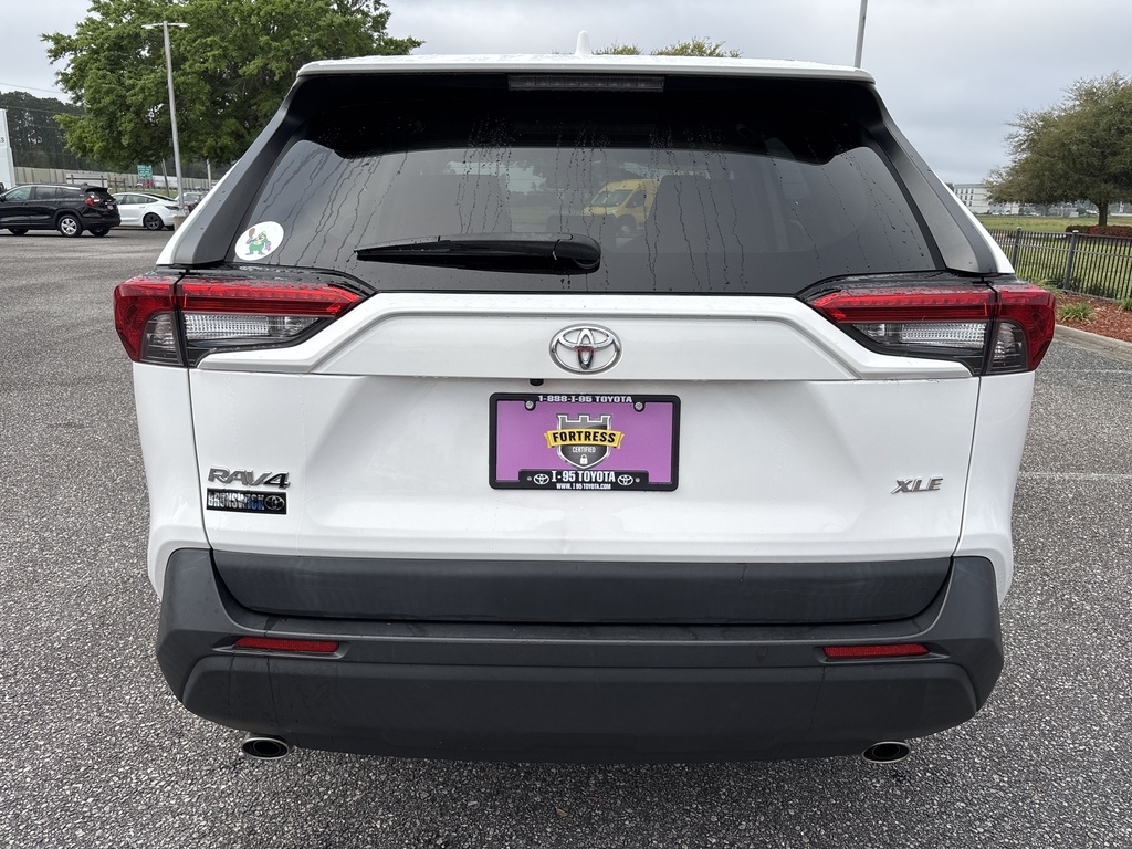 2022 Toyota RAV4 XLE photo 4