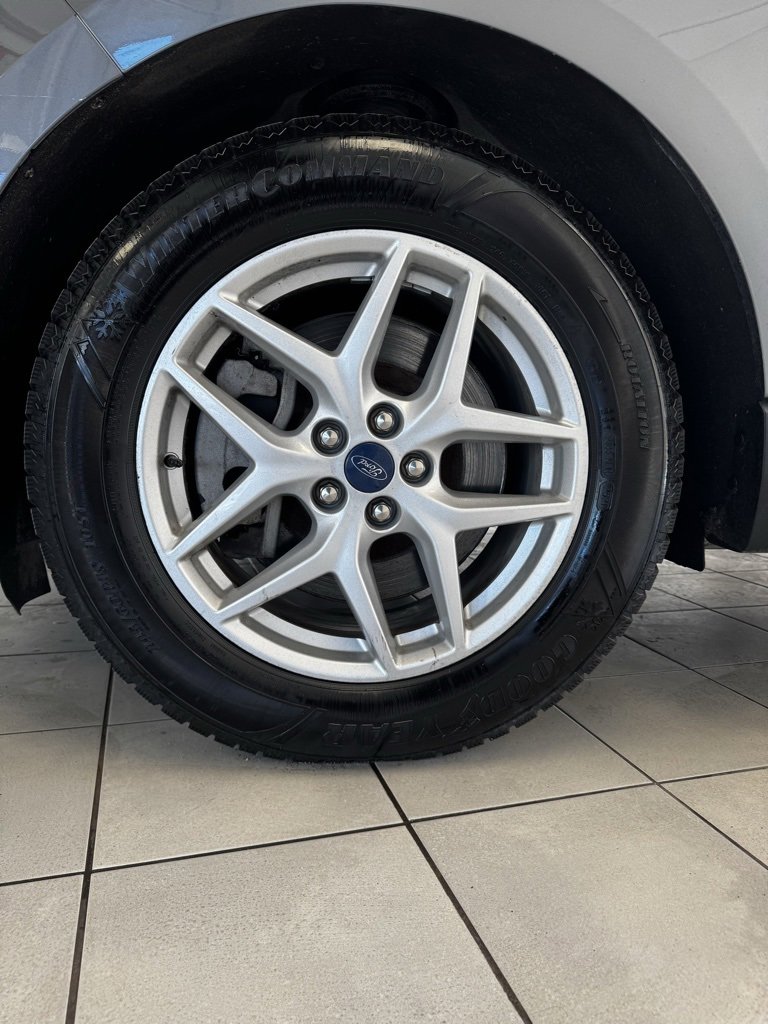 2021 Ford Edge SEL photo 16