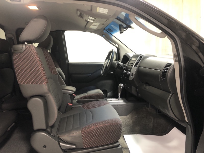 2011 Nissan Frontier PRO-4X photo 10