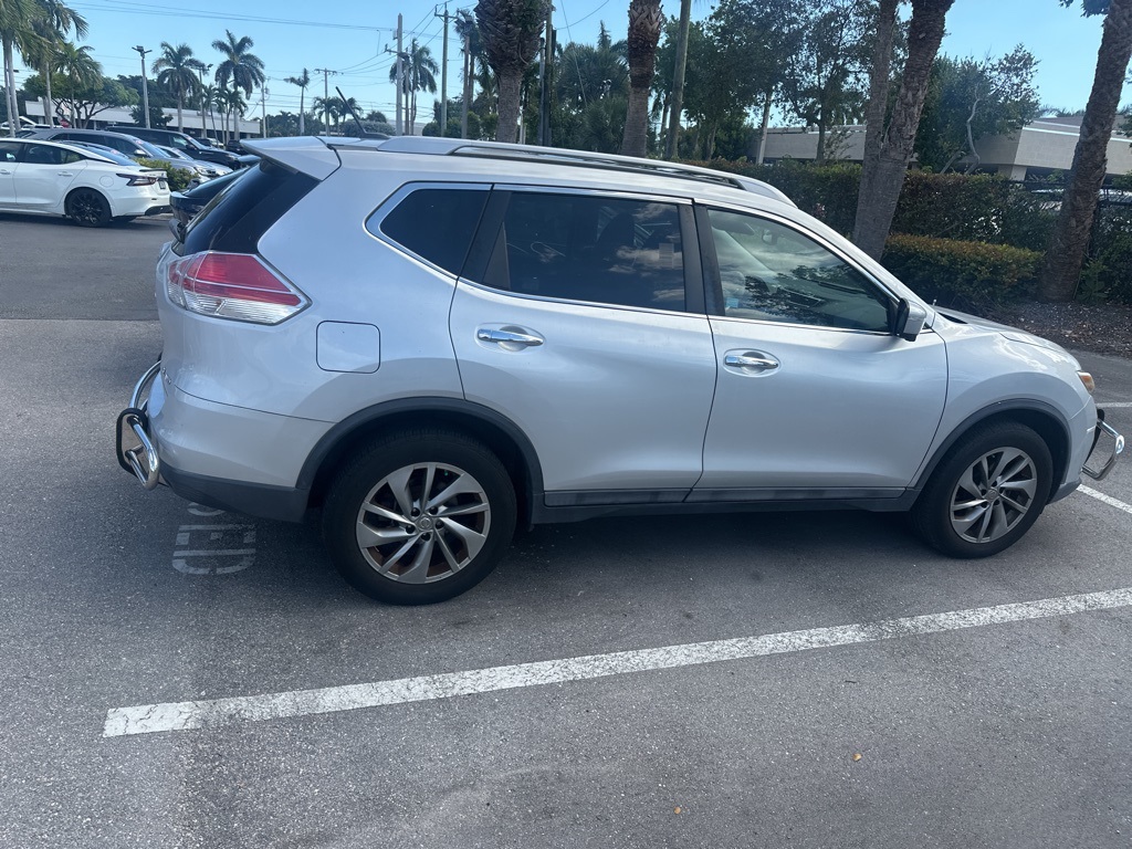 2015 Nissan Rogue SL photo 2