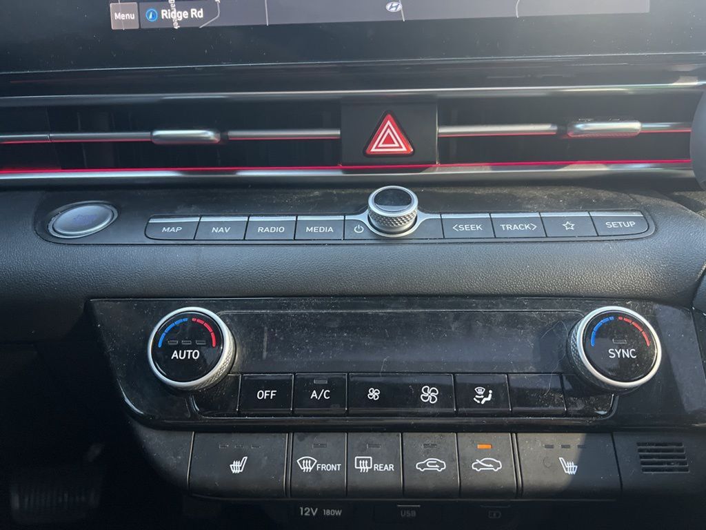2022 Hyundai Elantra Limited photo 17