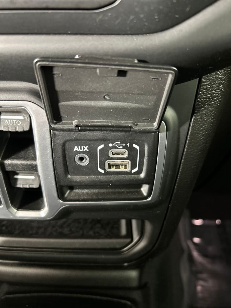 2018 Jeep Wrangler Unlimited Sport S photo 21