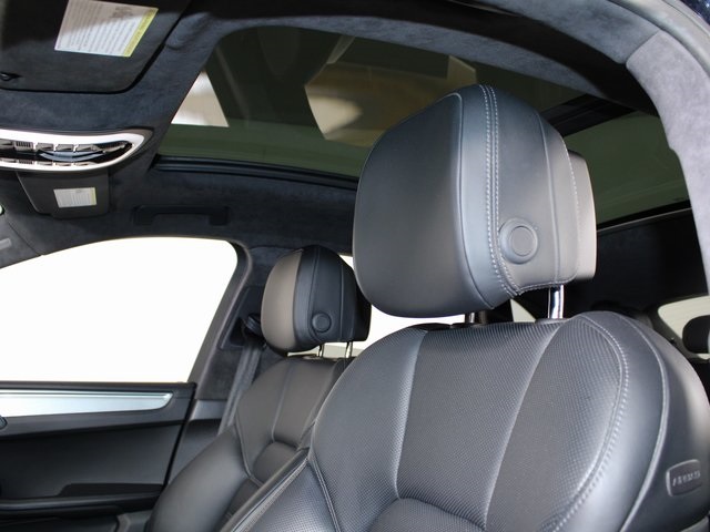 2020 Porsche Macan Turbo photo 20