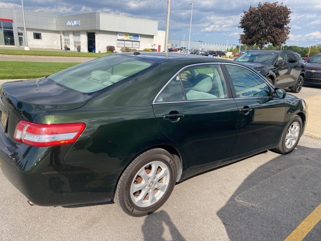 2011 Toyota Camry LE photo 4