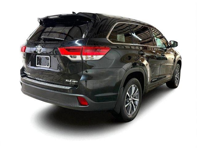 2018 Toyota Highlander SE photo 2