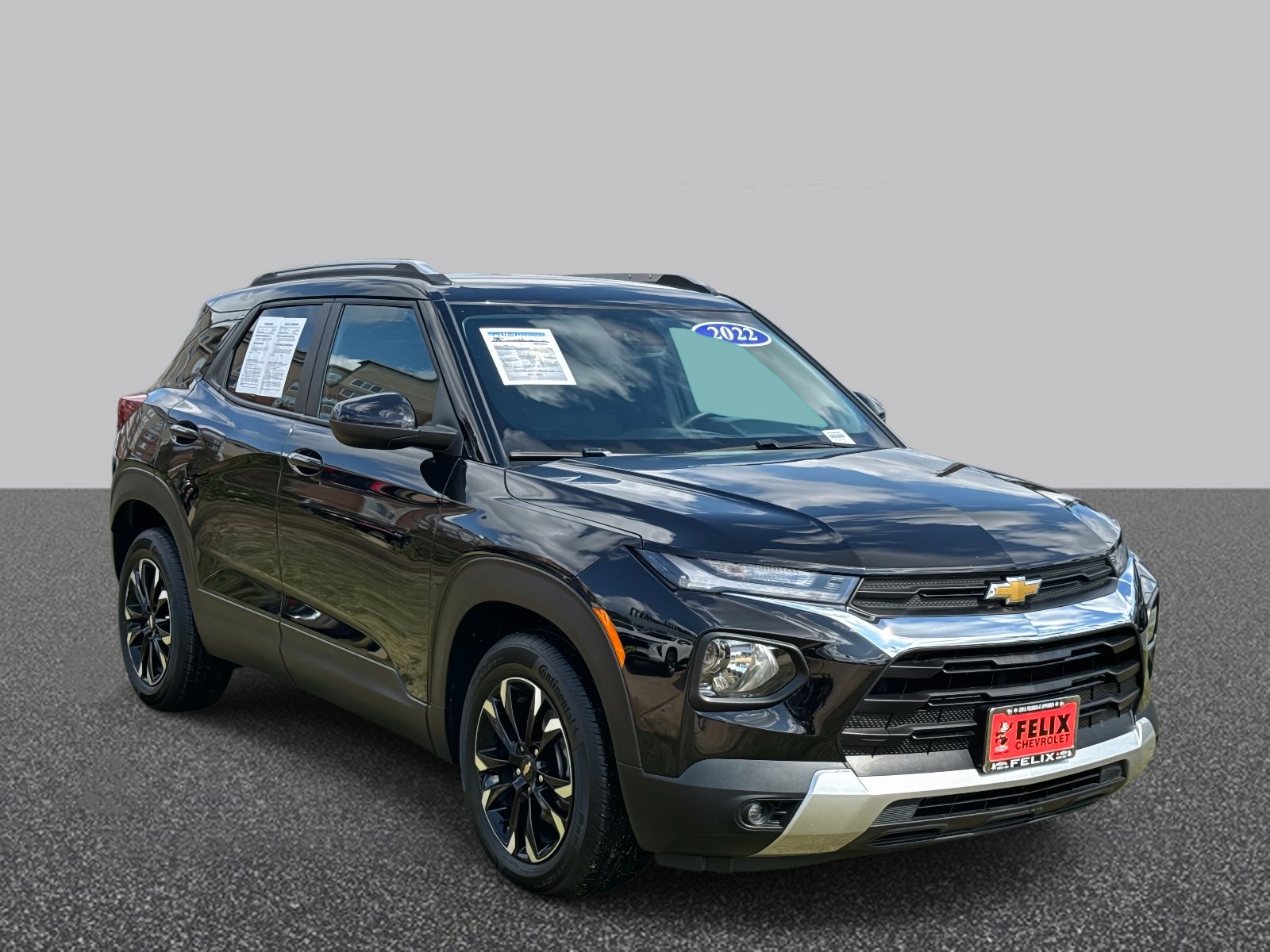 2022 Chevrolet Trailblazer LT photo 2