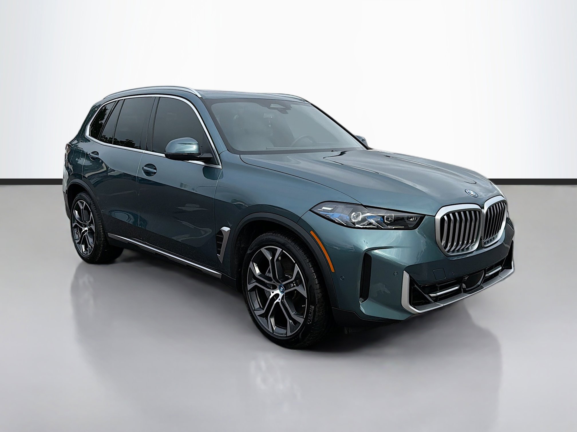 2025 BMW X5 50e's photo