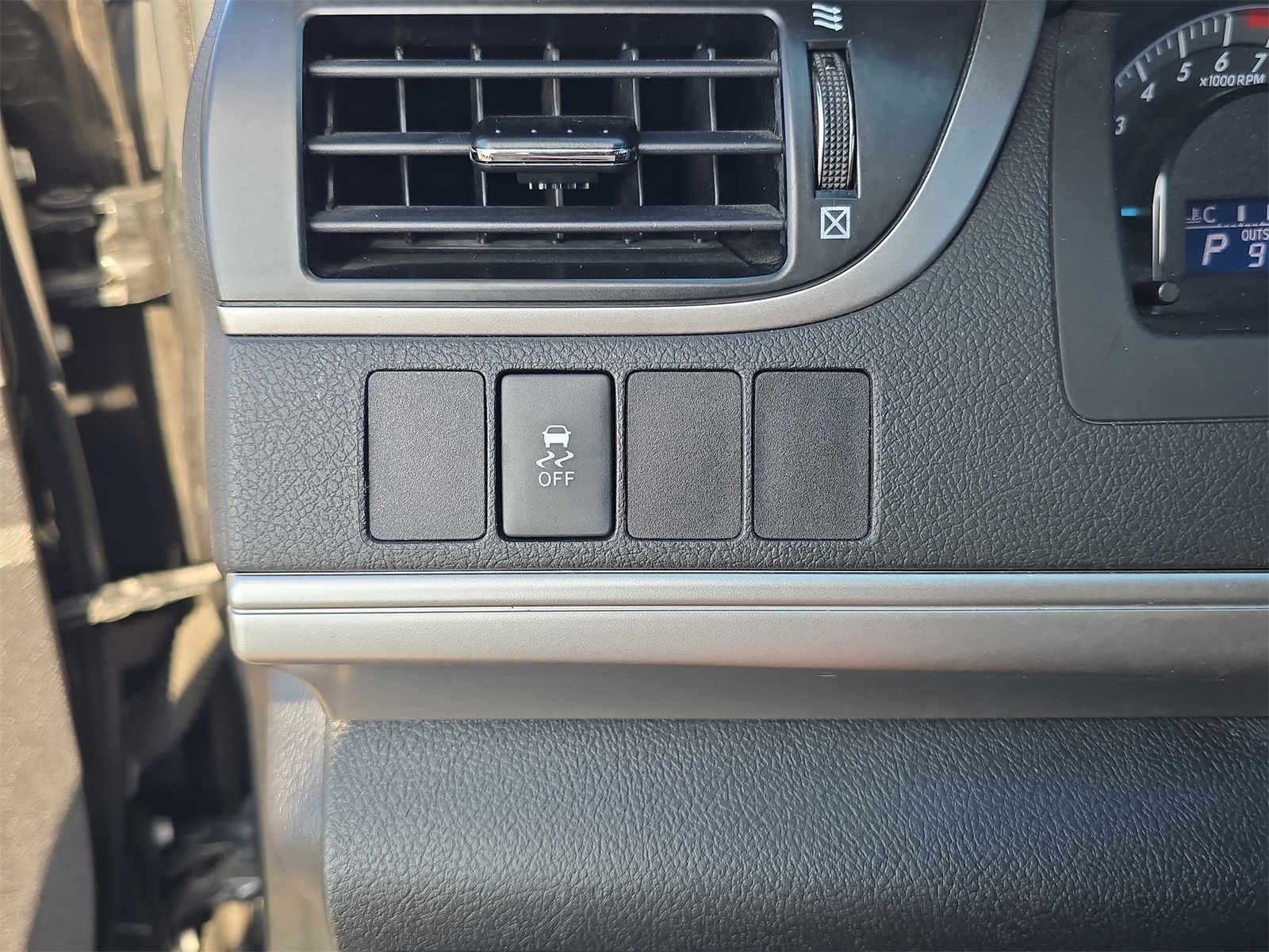 2013 Toyota Camry SE photo 16