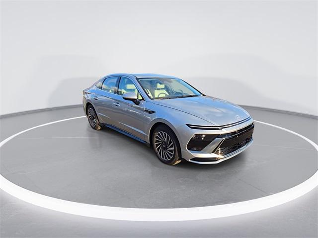 2025 Hyundai Sonata Hybrid SEL photo 3