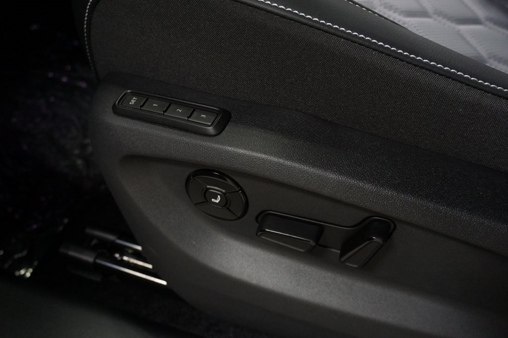 2025 Volkswagen Tiguan SEL R-Line Black photo 23
