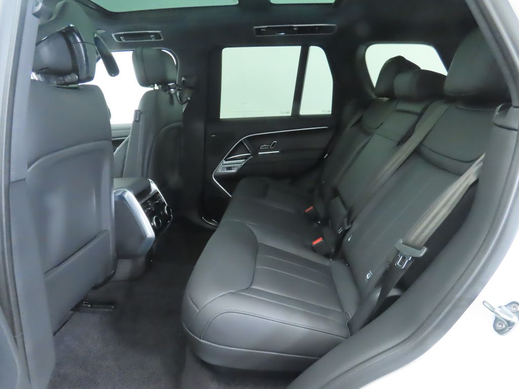 2025 Land Rover Range Rover SE photo 19