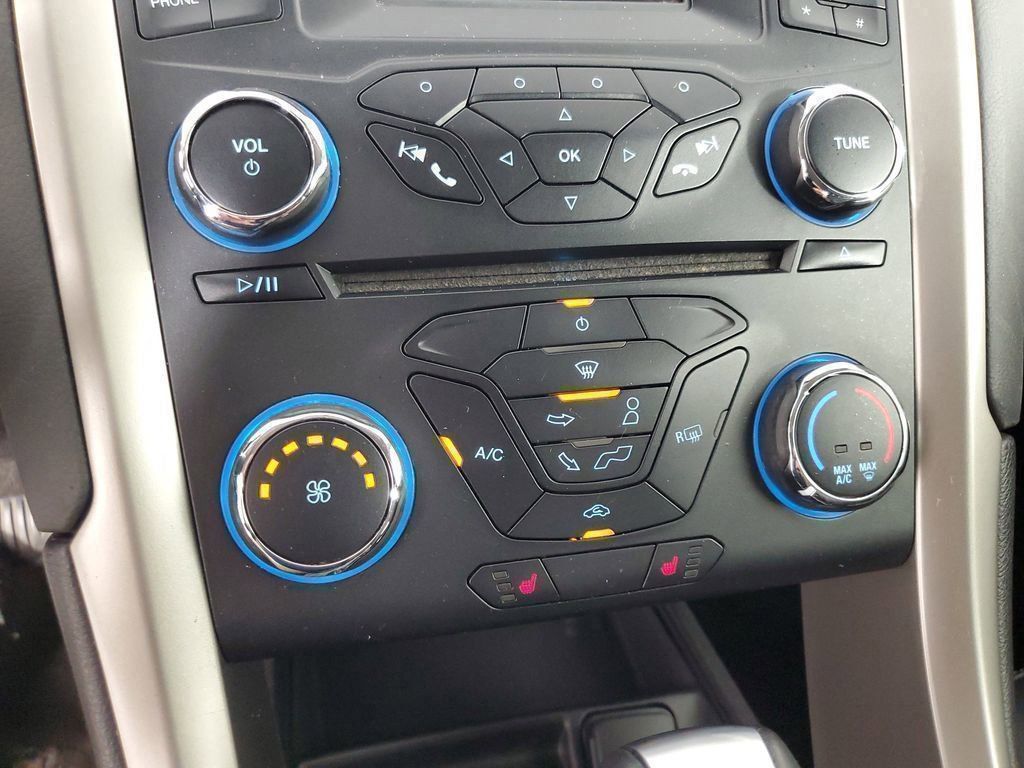 2014 Ford Fusion SE photo 16