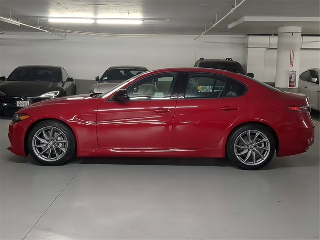 2025 Alfa Romeo Giulia Base photo 4