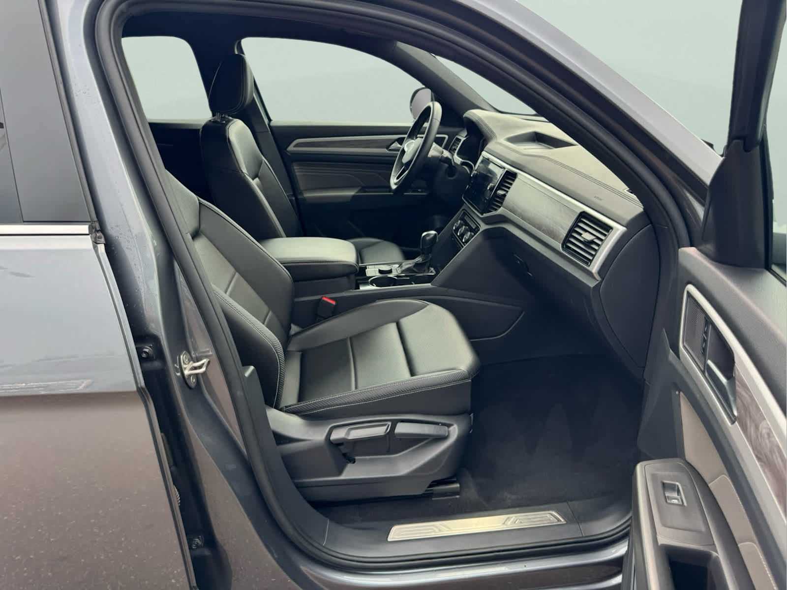 2023 Volkswagen Atlas Cross Sport V6 SE Technology photo 41