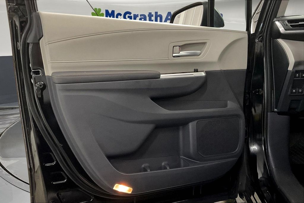 2021 Toyota Sienna XLE photo 23
