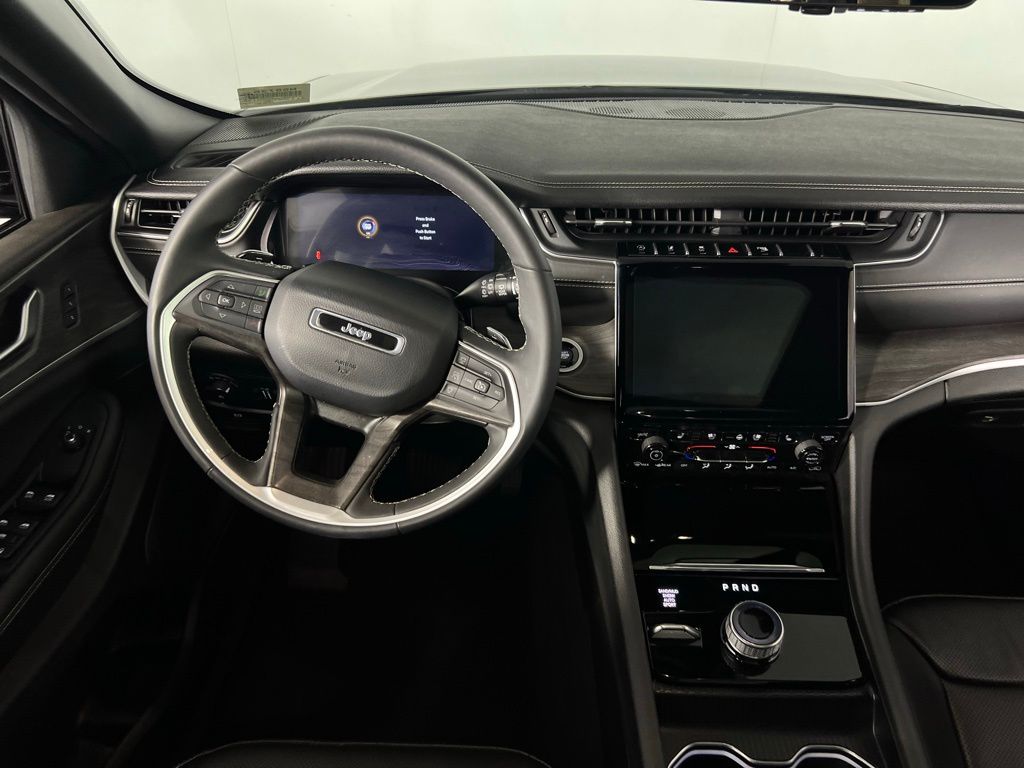 2024 Jeep Grand Cherokee Limited photo 9