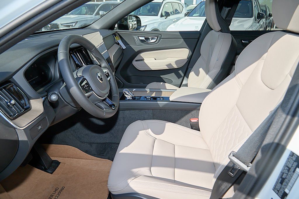 2026 VOLVO XC60 - Image 15