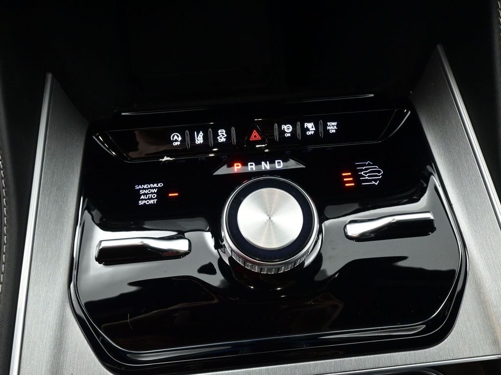 2025 Jeep Wagoneer Series II photo 2