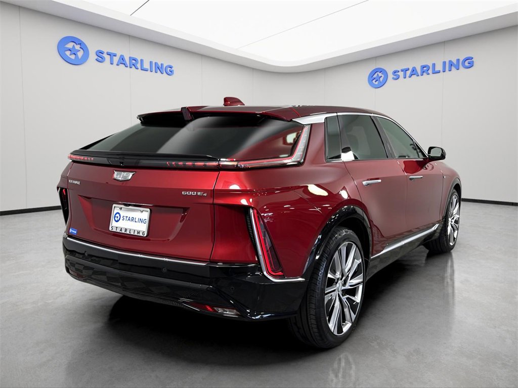 2024 Cadillac Lyriq Luxury photo 8