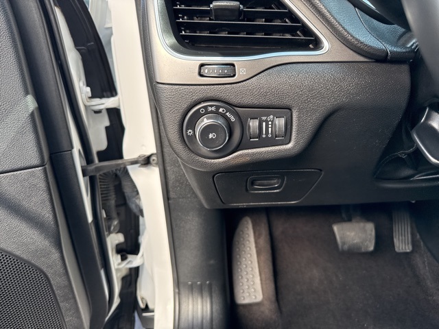 2019 Jeep Cherokee Latitude photo 16