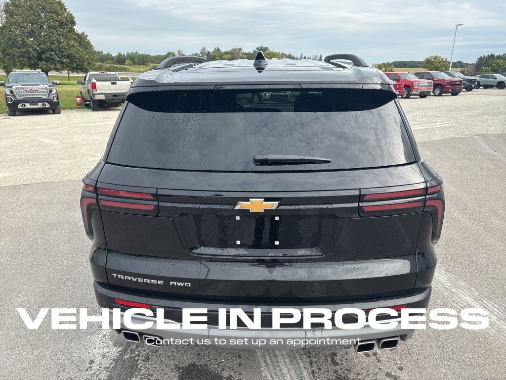 2025 Chevrolet Traverse photo 2