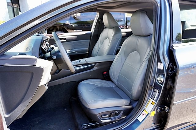 2019 Toyota Avalon Limited photo 13