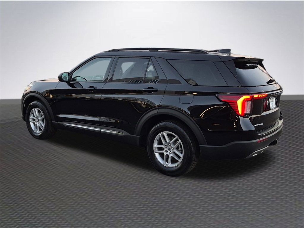 2025 Ford Explorer photo 4