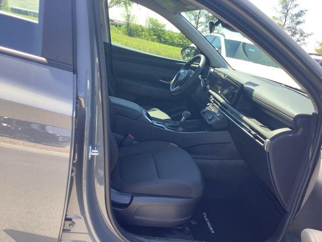 2025 Hyundai Tucson SE photo 12