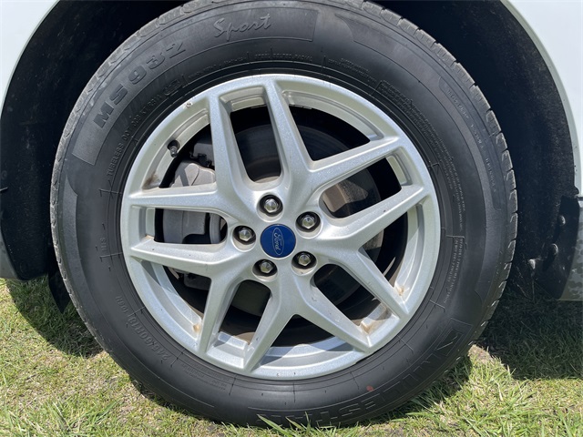 2022 Ford Edge SEL photo 9