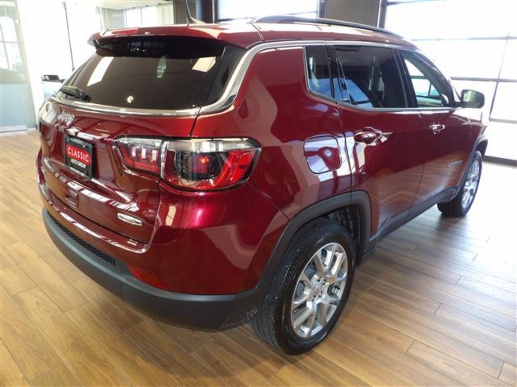 2022 Jeep Compass Latitude Lux photo 6