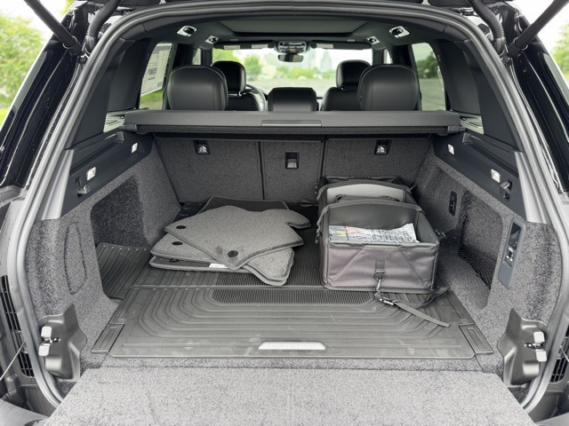 2025 Land Rover Range Rover SE photo 6