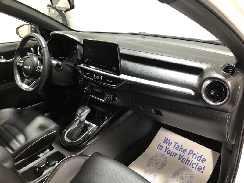 2023 Kia Forte GT-Line photo 12