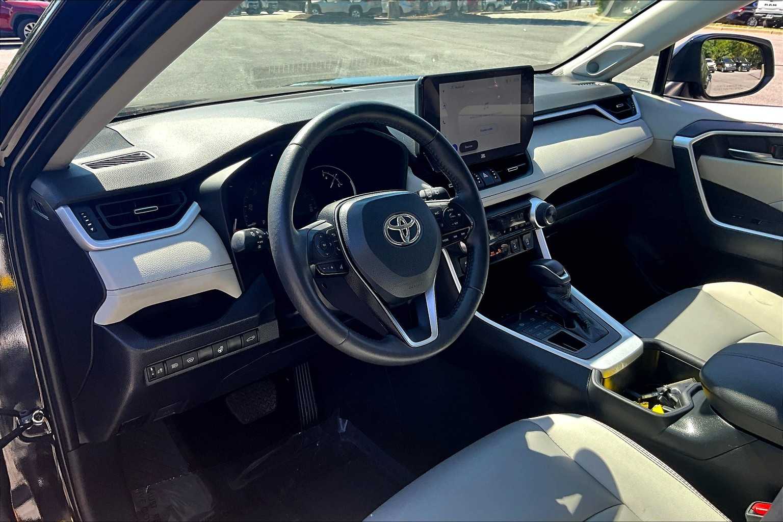 2024 Toyota RAV4 XLE Premium photo 16