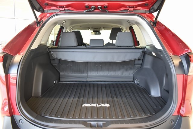 2025 Toyota RAV4 LE photo 9