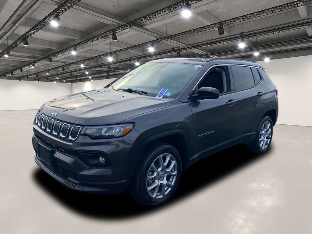 2022 Jeep Compass Latitude Lux photo 2