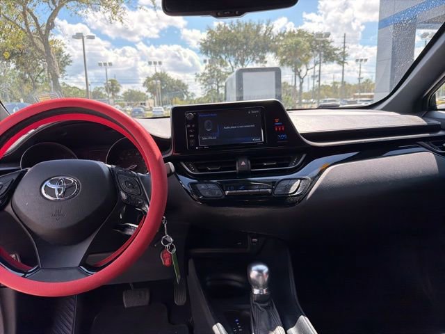 2018 Toyota C-HR XLE Premium photo 8