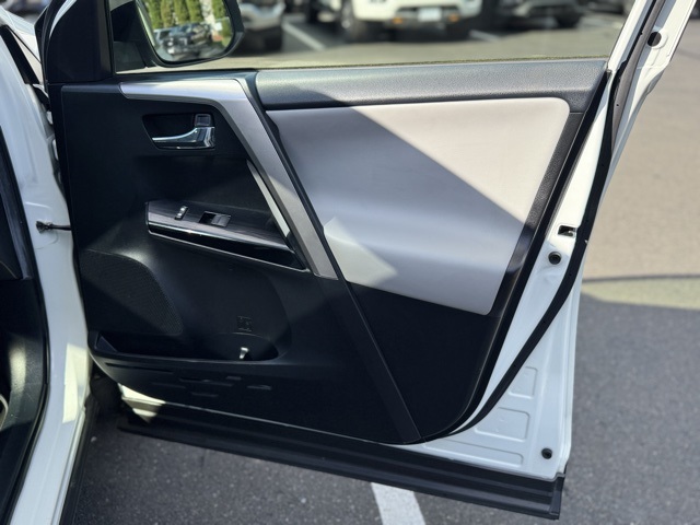 2016 Toyota RAV4 Limited photo 19