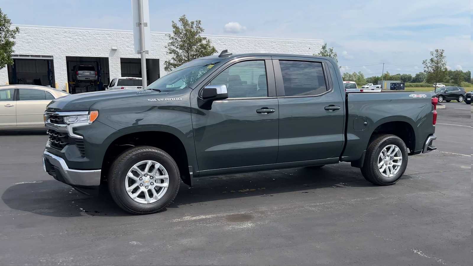 2026 Chevrolet Silverado 1500 LT photo 4