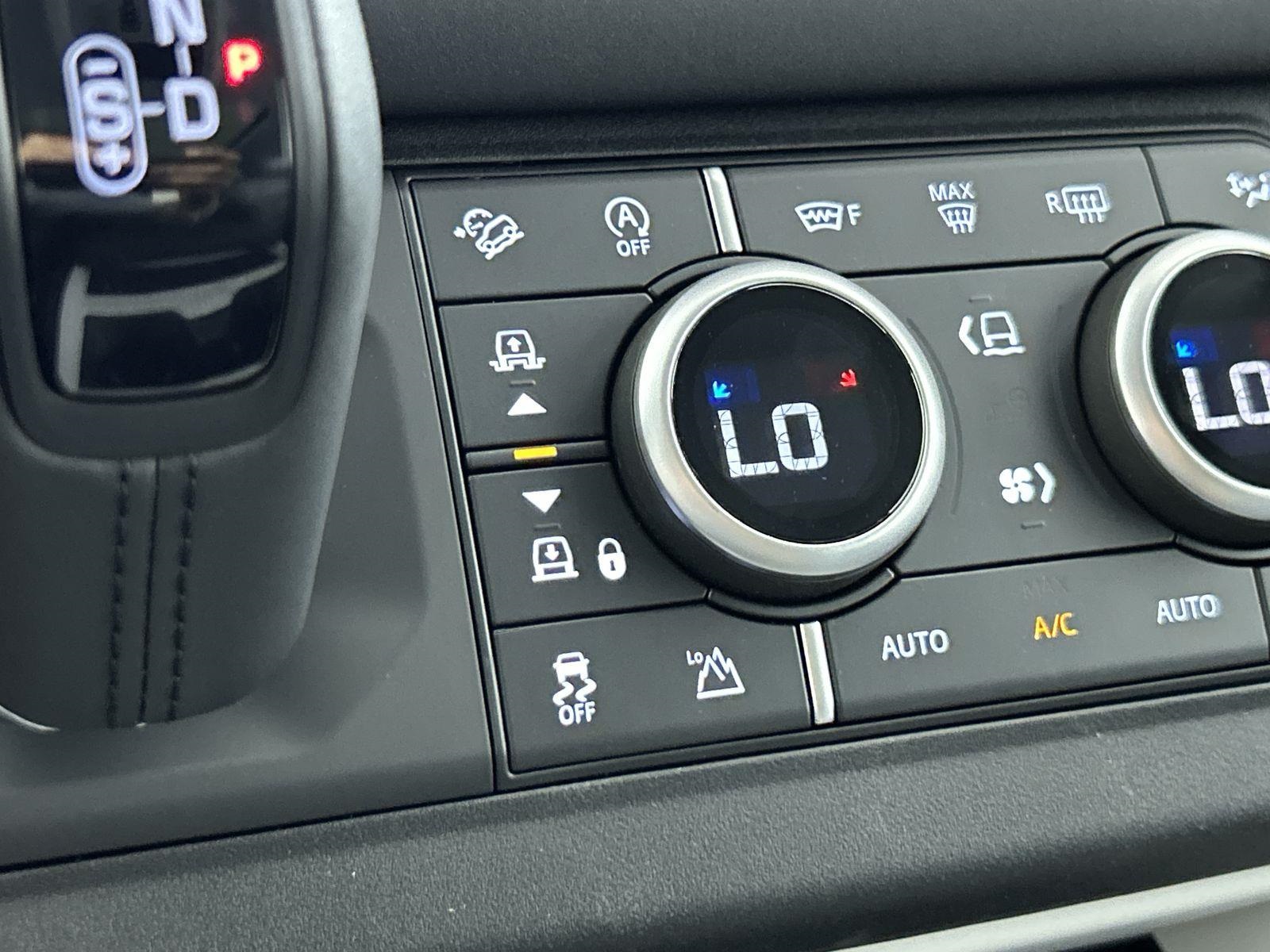 2025 Land Rover Defender 110 S photo 19
