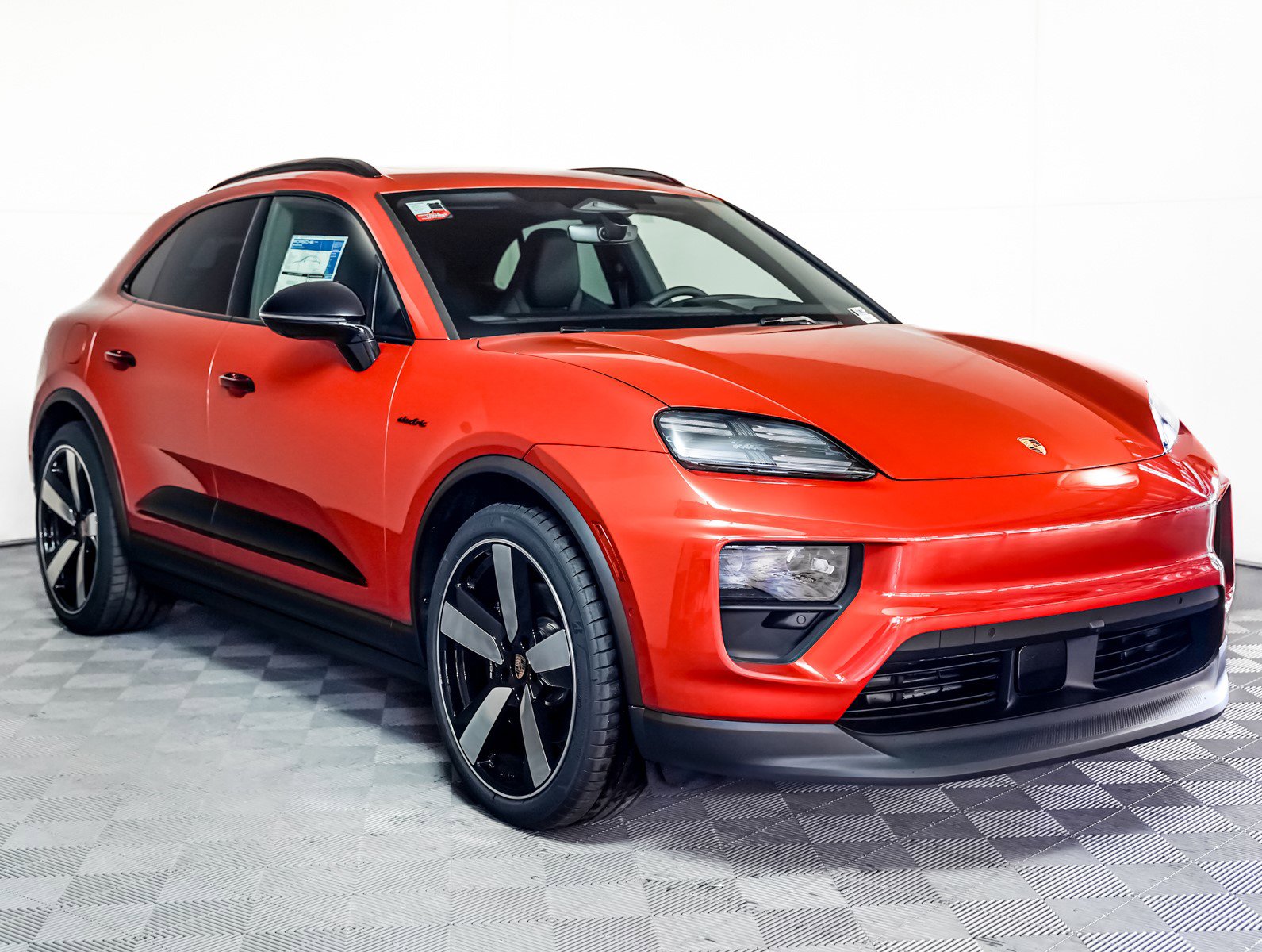 2025 Porsche Macan Electric photo 8