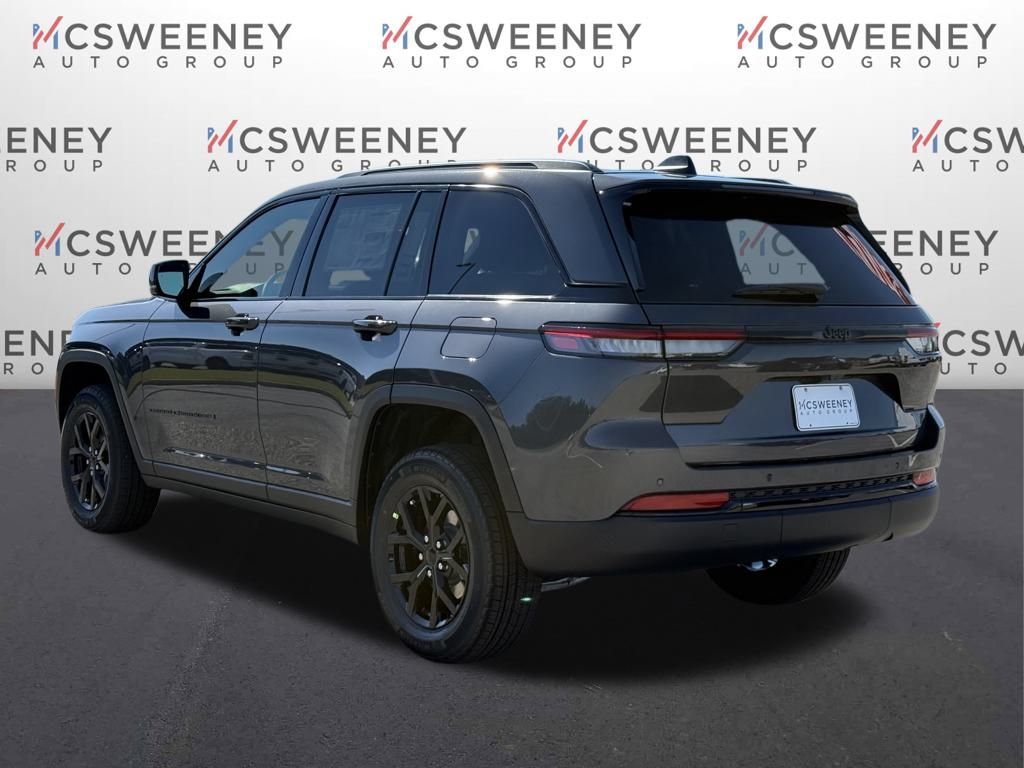 2025 Jeep Grand Cherokee Altitude photo 3