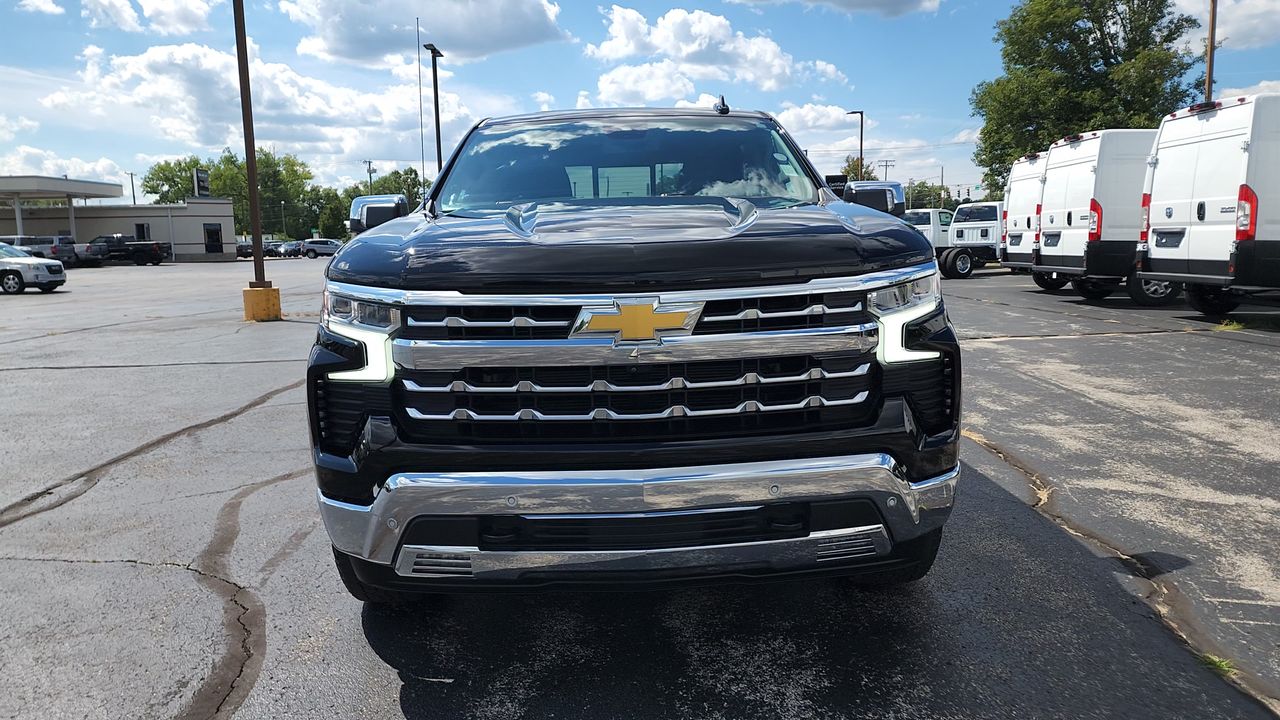 2023 Chevrolet Silverado 1500 LTZ photo 3